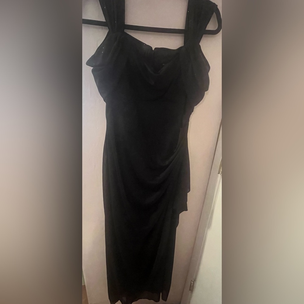 Alex Evenings Dress

• prom
• black tie
• dainty
